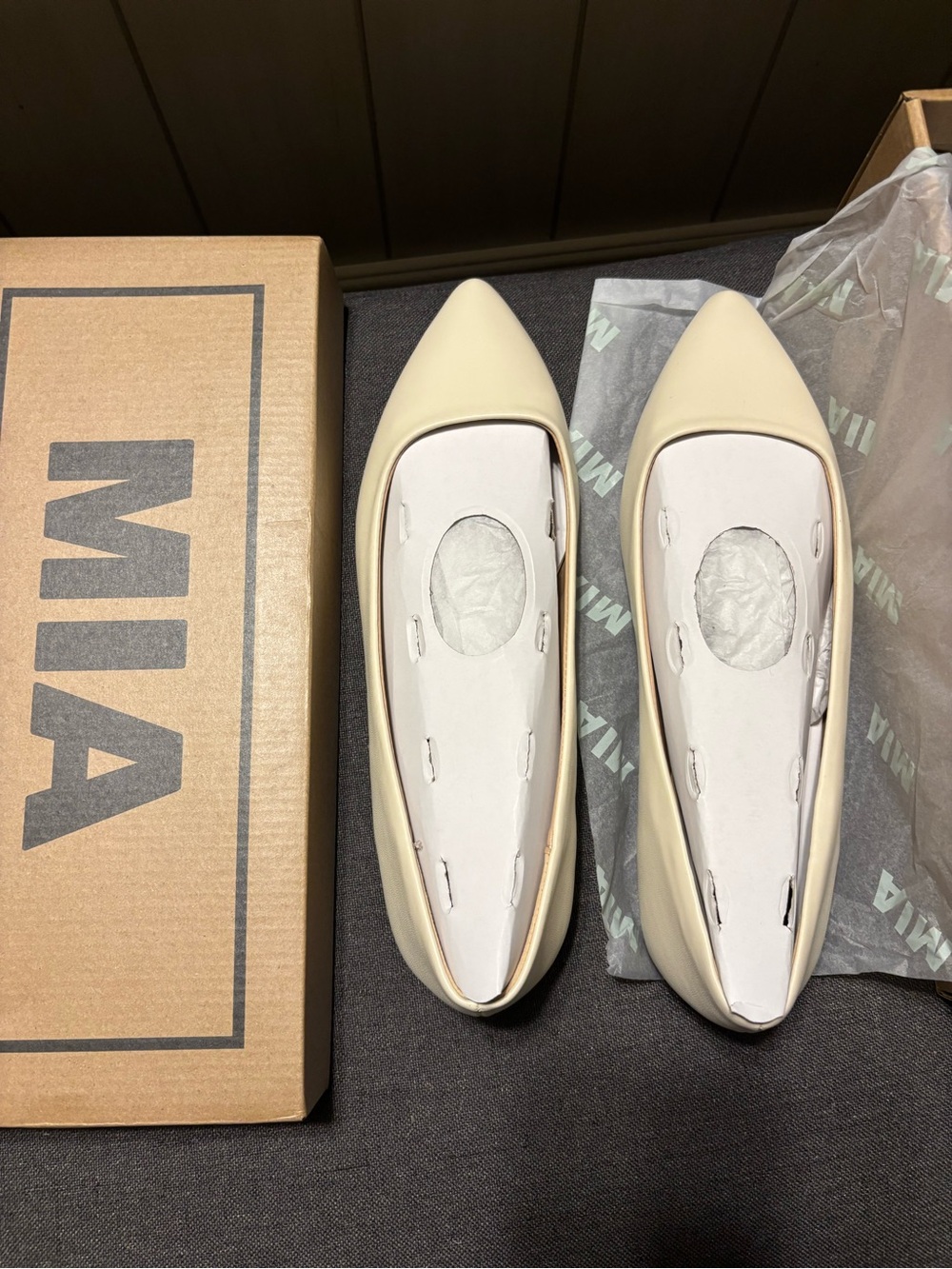 MIA Pointed-Toe Slip-On Flats in Light Cream size 8.5 brand new in box